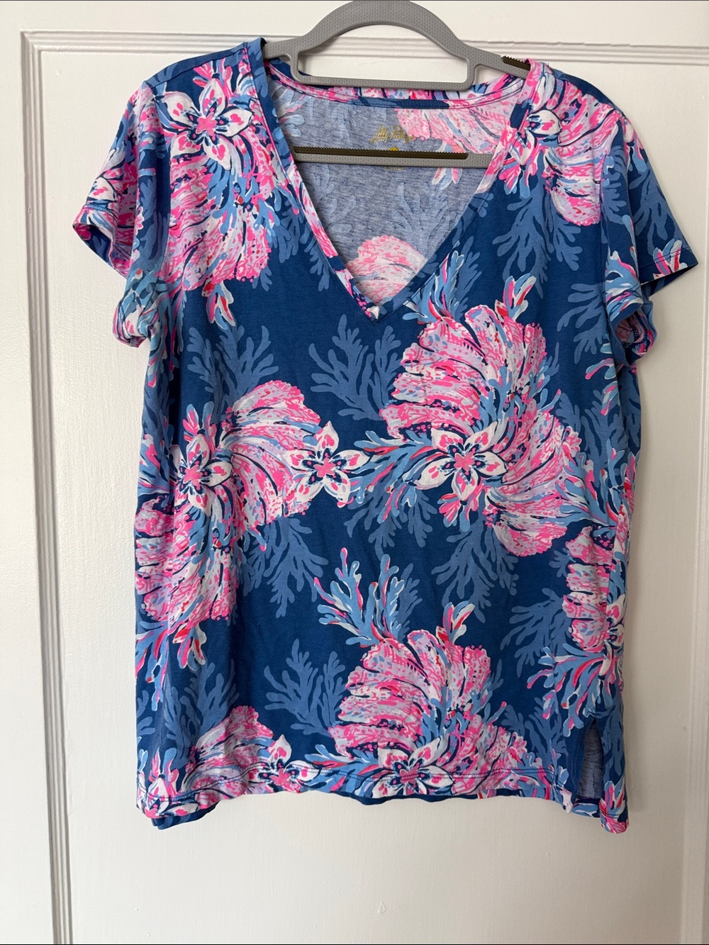 Lilly Pulitzer Navy and Pink V-Neck Floral Short Sleeve Tee
